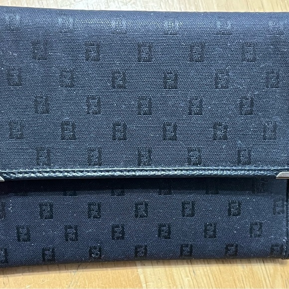 FENDI VINTAGE BI-FOLD WALLET - Picture 2 of 10